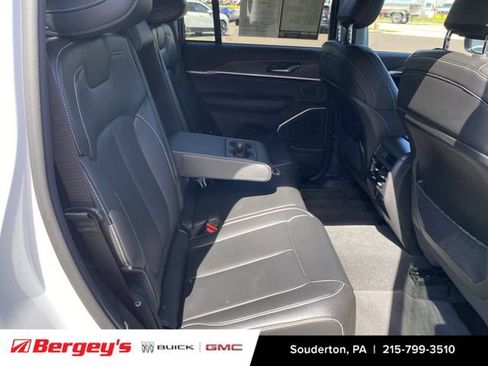 Used 2022 Jeep Grand Cherokee Limited AWD/4WD image 30