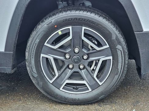 New 2026 Jeep Cherokee Laredo image 10