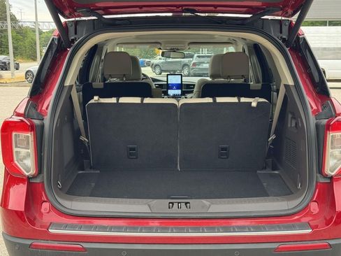 Used 2023 Ford Explorer Platinum w/ Technology Package AWD/4WD image 15