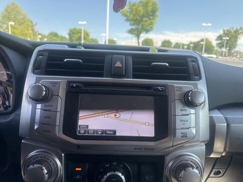 Used 2016 Toyota 4Runner SR5 Premium image 11