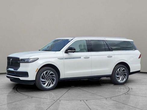 New 2025 Lincoln Navigator L Reserve image 3
