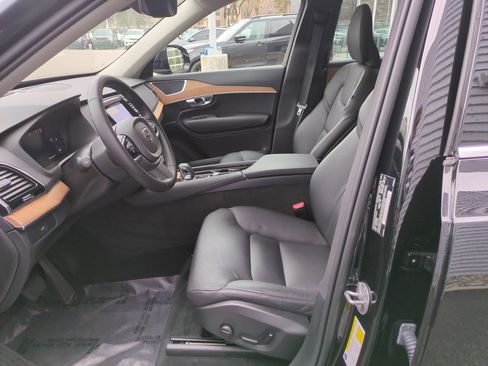 Used 2025 Volvo XC90 B6 Plus image 15