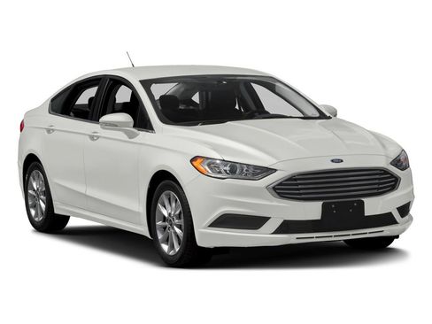 Used 2018 Ford Fusion SE w/ Fusion SE Technology Package FWD image 7