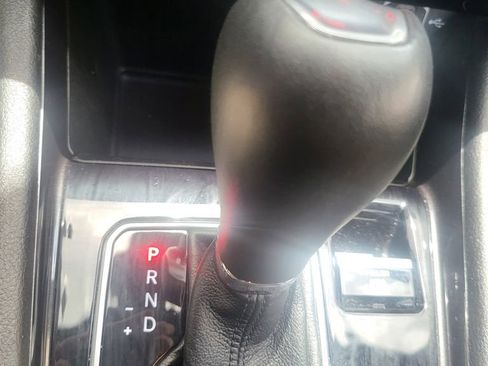 Used 2025 Jeep Compass Latitude w/ Sun & Sound Group AWD/4WD image 6