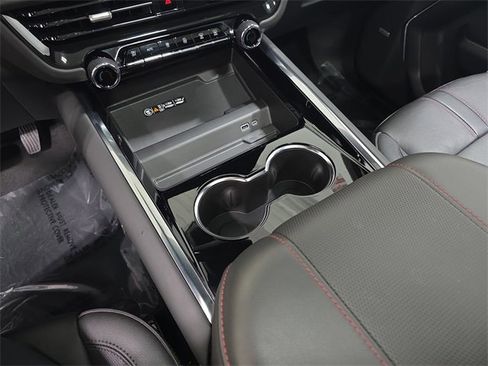 Used 2025 Chevrolet Suburban RST w/ Comfort Package image 25