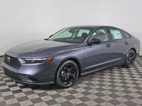 Certified 2025 Honda Accord SE image 3