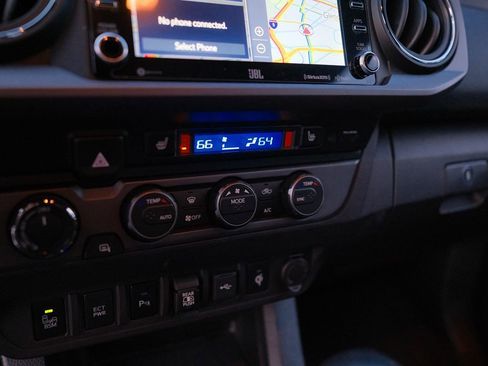 Used 2020 Toyota Tacoma TRD Sport image 27