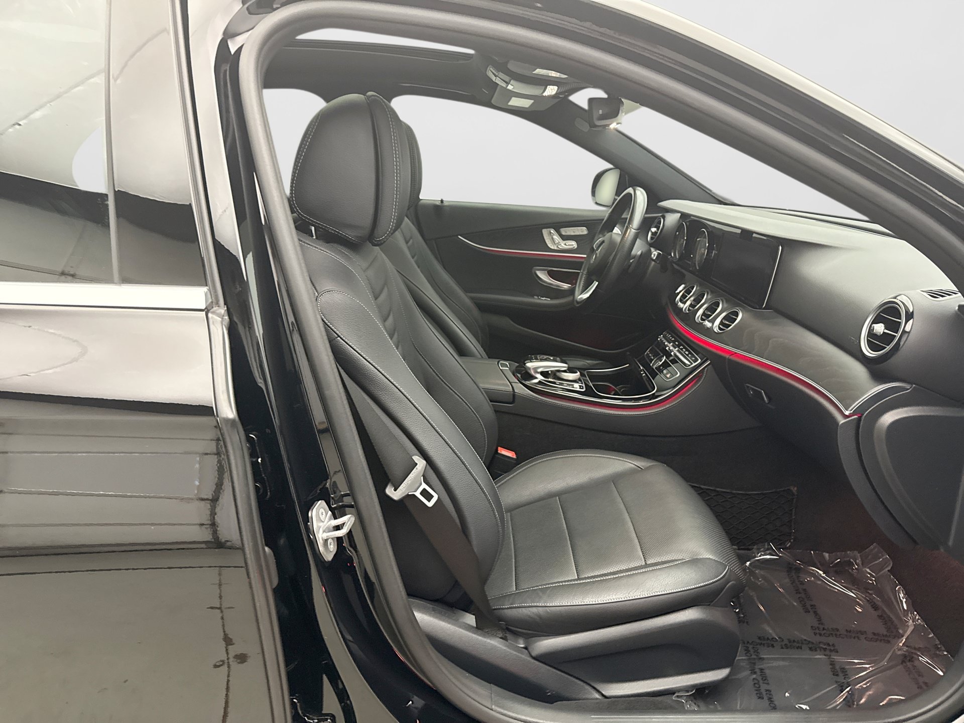 Used 2017 Mercedes-Benz E 300 4MATIC image 19