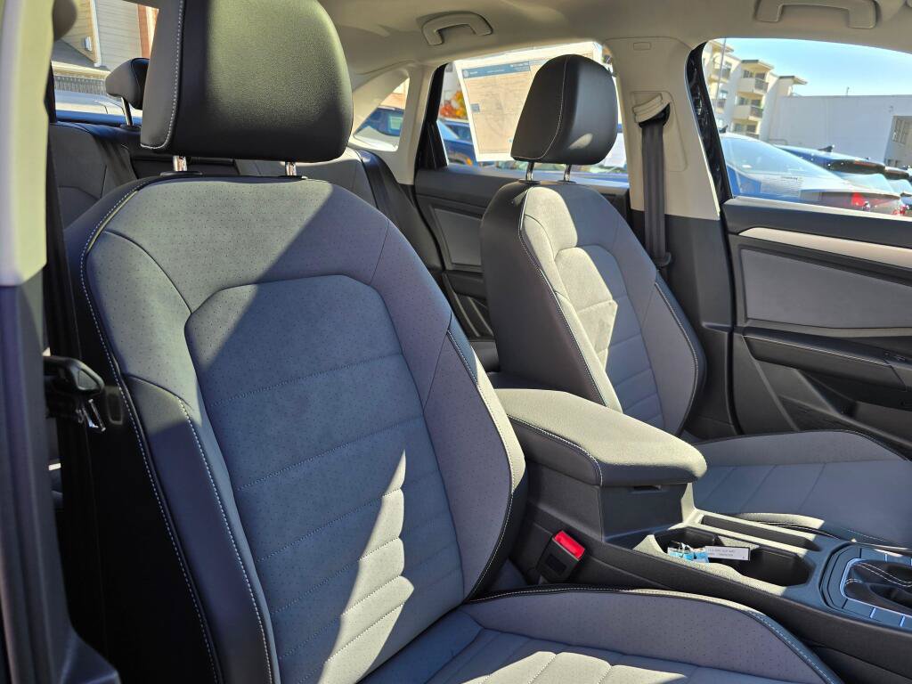 New 2027 Volkswagen Jetta SE FWD image 11
