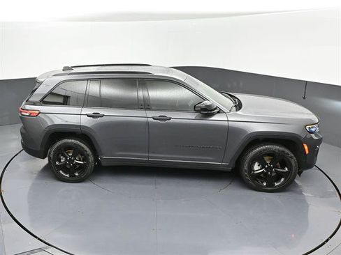 Used 2024 Jeep Grand Cherokee Limited w/ Black Appearance Package AWD/4WD image 42