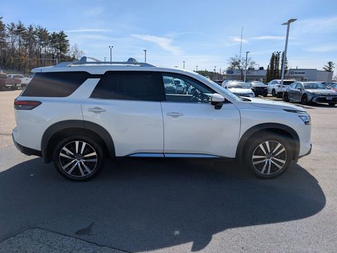 Used 2023 Nissan Pathfinder Platinum image 7