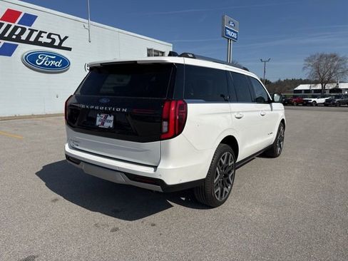 Used 2025 Ford Expedition Platinum w/ Platinum Ultimate Package AWD/4WD image 5