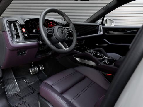 New 2025 Porsche Cayenne Turbo image 4