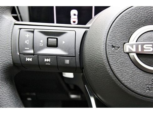 Certified 2025 Nissan Kicks S image 13