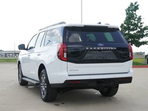 Used 2025 Ford Expedition Active AWD/4WD image 7