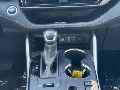 Used 2024 Toyota Highlander XLE image 69