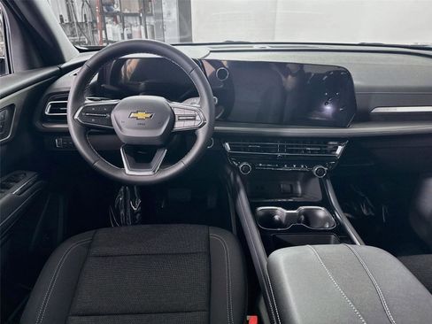 New 2026 Chevrolet Traverse LT w/ Driver Confidence Package AWD/4WD image 2