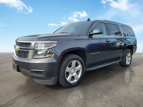 Used 2017 Chevrolet Suburban LT image 2