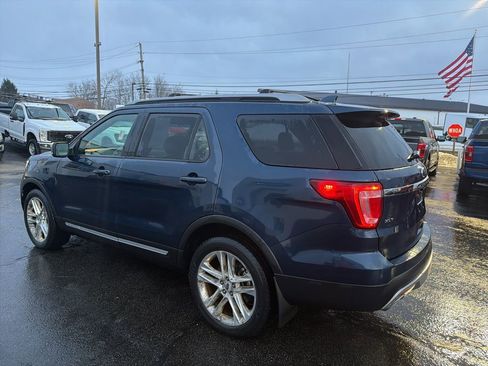 Used 2017 Ford Explorer XLT w/ Equipment Group 202A image 6