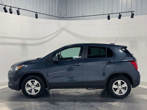Used 2022 Chevrolet Trax LS w/ Tint and Cruise Package AWD/4WD image 15