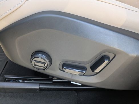 Certified 2026 Volvo XC60 B5 Plus w/ Protection Package Premier image 25