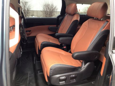 Used 2023 Kia Carnival SX Prestige image 13