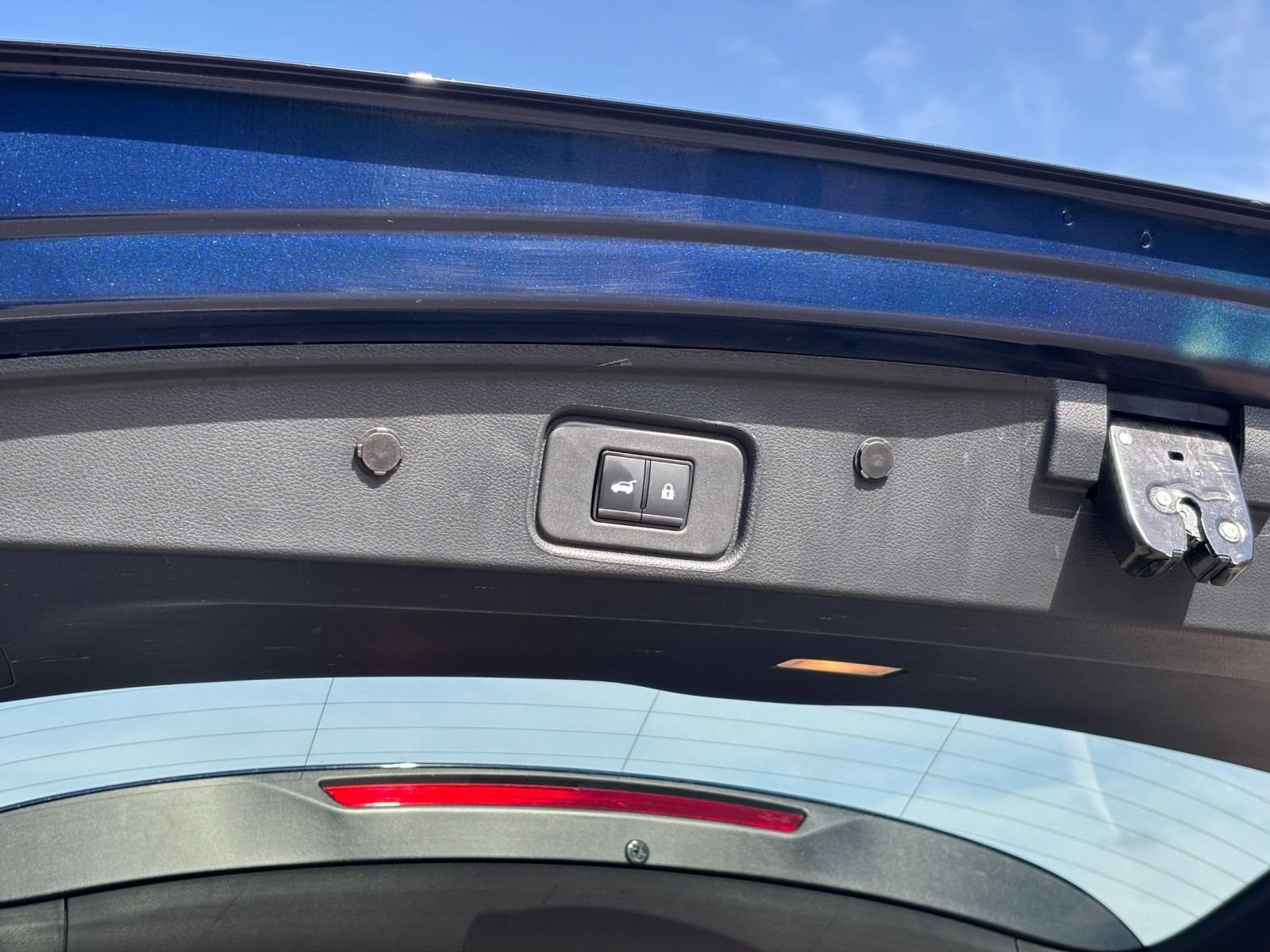 Used 2025 Nissan Pathfinder SV FWD image 22