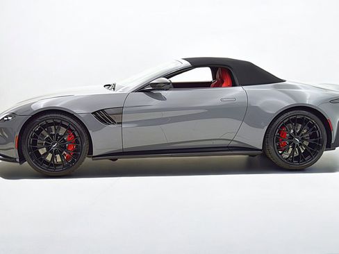 Used 2023 Aston Martin V8 Vantage Roadster image 16