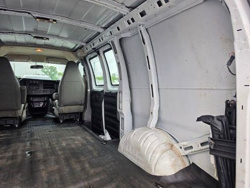 Used 2017 Chevrolet Express 2500 RWD image 35