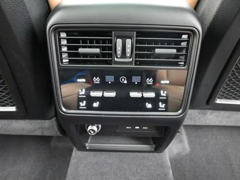 Used 2025 Porsche Cayenne AWD/4WD image 21