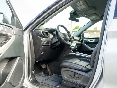 Used 2024 Ford Explorer XLT w/ Equipment Group 202A AWD/4WD image 14