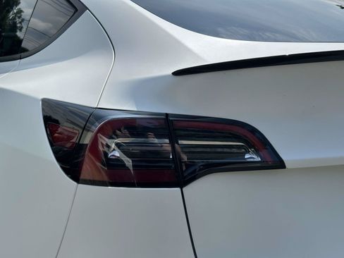 Used 2021 Tesla Model Y Long Range AWD/4WD image 11