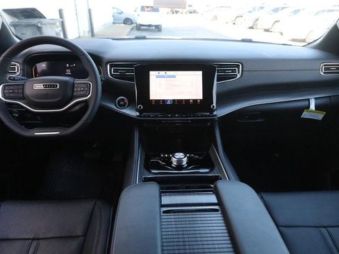 Used 2023 Jeep Wagoneer Series II w/ Flexible Seating Group image 24