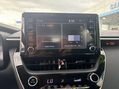 Used 2020 Toyota Corolla LE FWD image 29
