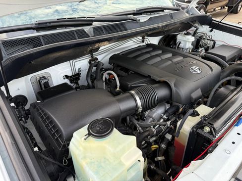 Used 2015 Toyota Tundra SR5 w/ SR5 Upgrade Package image 37