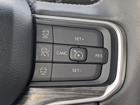 Used 2023 Jeep Wagoneer L Series II AWD/4WD image 38