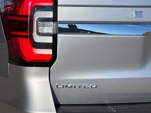 Used 2023 Ford Expedition Limited image 39