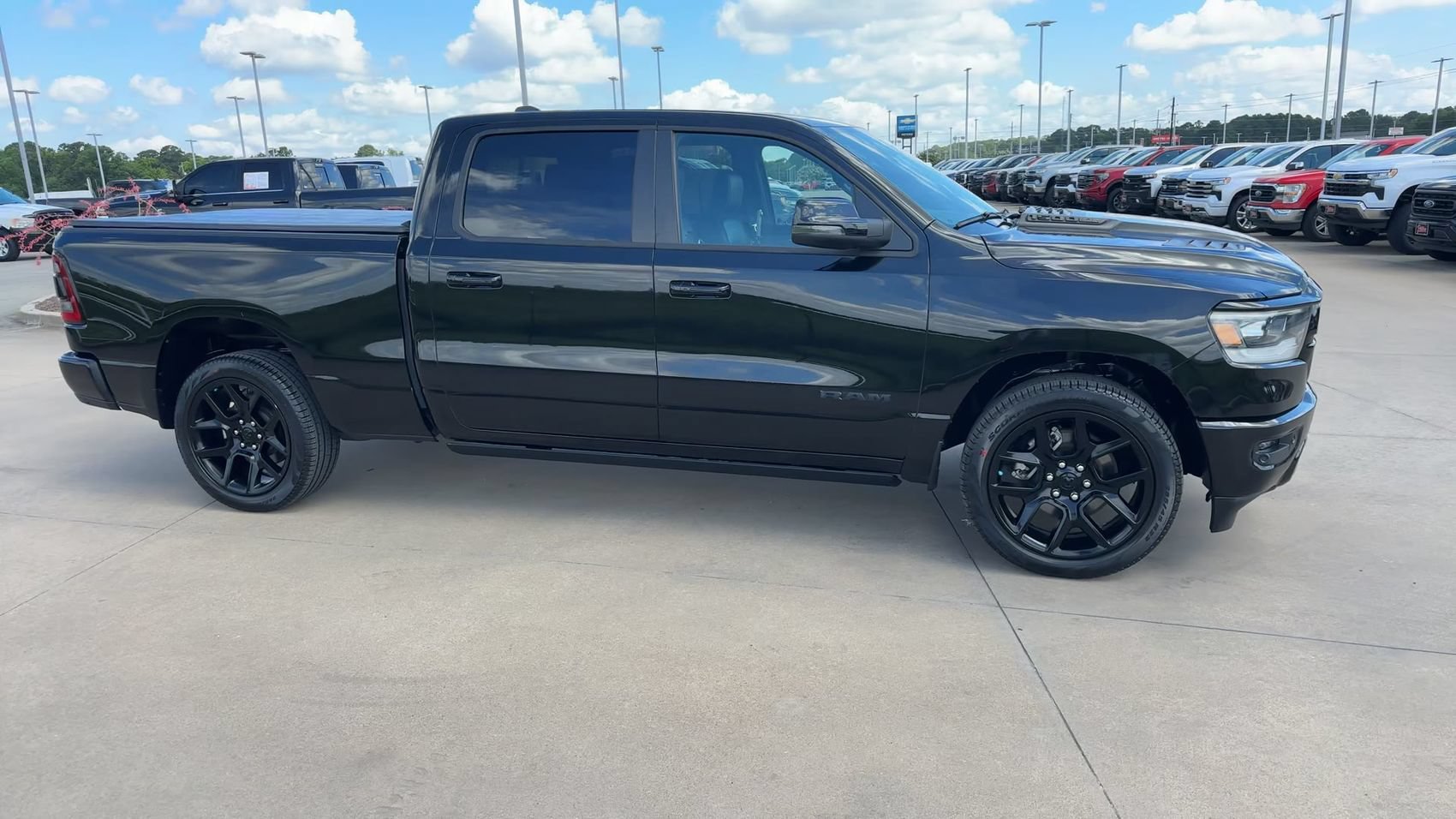 Used 2023 RAM 1500 Laramie AWD/4WD image 9