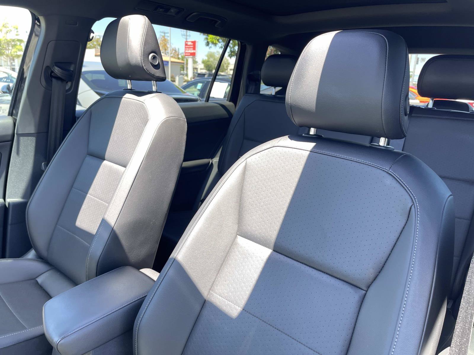 Used 2018 Volkswagen Tiguan SEL w/ R-Line Package FWD image 22