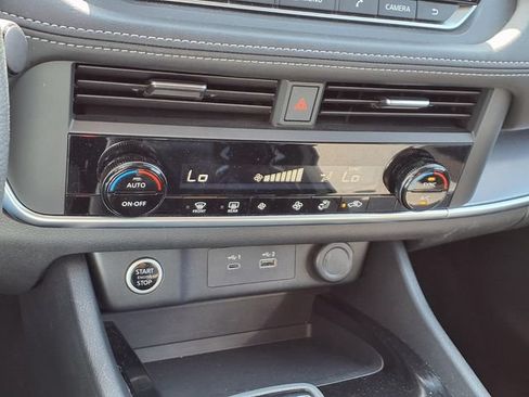 Used 2023 Nissan Rogue SV FWD image 7