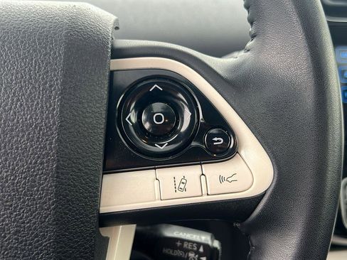 Used 2018 Toyota Prius Three image 14
