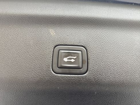 Used 2023 GMC Yukon SLT w/ SLT Premium Package image 39