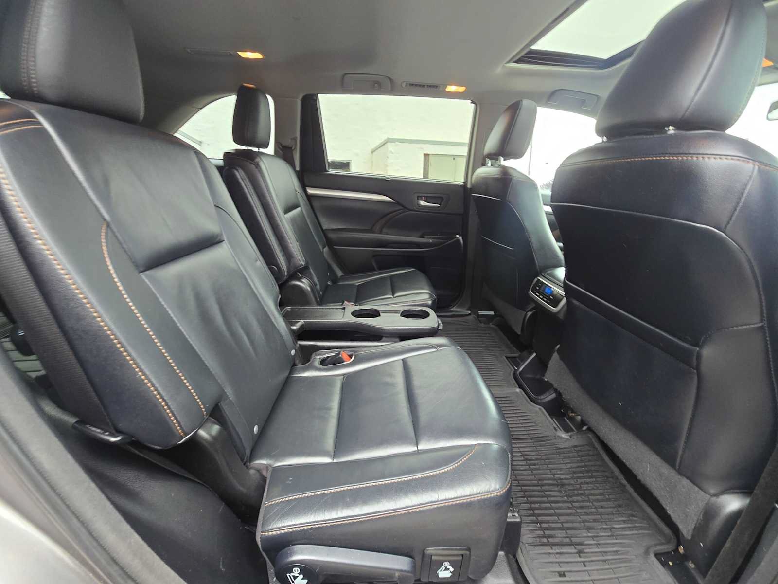 Used 2016 Toyota Highlander XLE AWD/4WD image 12