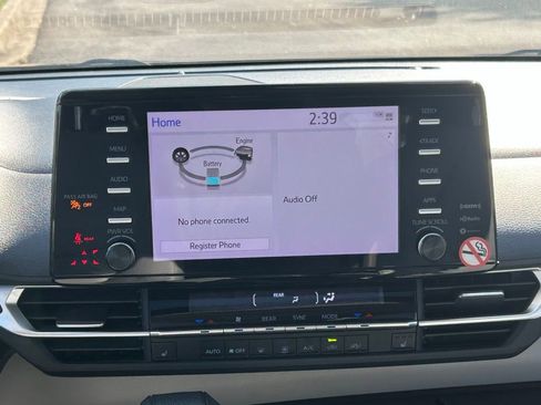 Used 2024 Toyota Sienna XLE image 19