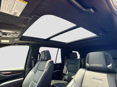 Used 2024 Cadillac Escalade Premium Luxury AWD/4WD image 29