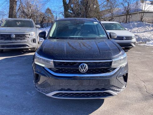 Certified 2023 Volkswagen Taos SE w/ Panoramic Sunroof Package image 2