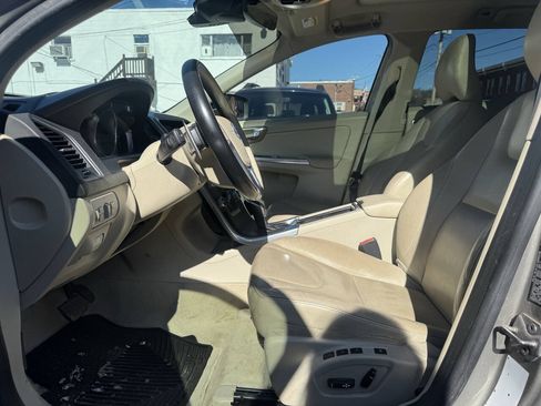 Used 2015 Volvo XC60 T6 w/ Proximity Package AWD/4WD image 13