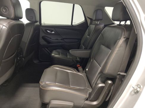 Used 2021 Chevrolet Traverse LT w/ LT Premium Package image 18