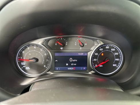 Used 2024 GMC Terrain SLT image 17