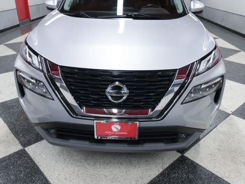 Used 2021 Nissan Rogue SL w/ Premium Package image 4